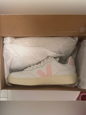 Brand New in box Veja V-90 white and pink sneakers